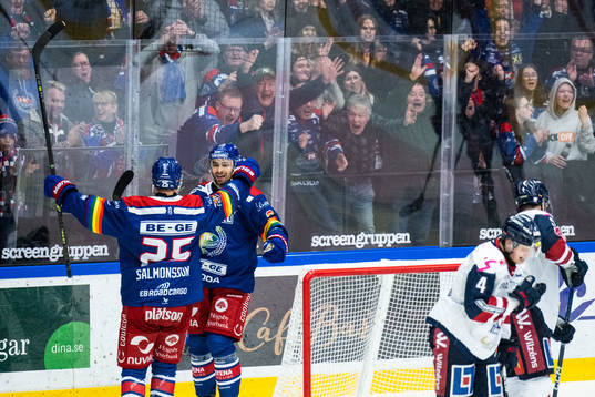 Oskarshamns Ahti Oksanen jublar med Johannes Salmonsson