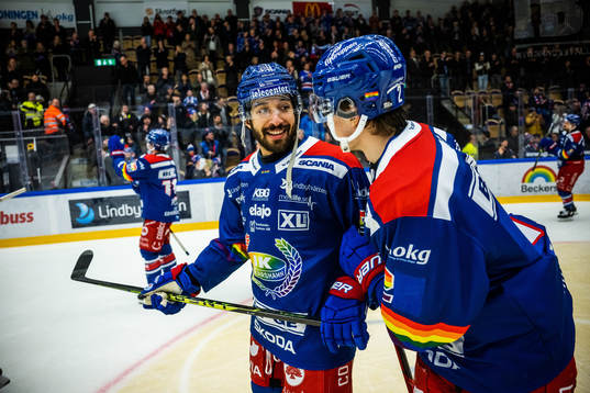 Oskarshamns Cameron Brace och Hugo Jonasson jublar