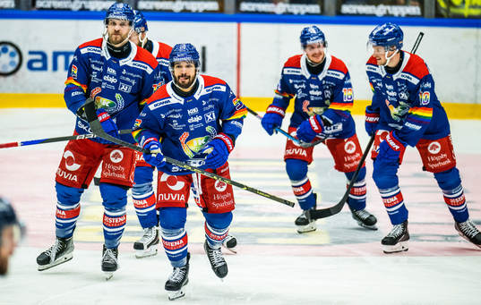 Oskarshamns Cameron Brace jublar med lagkamrater