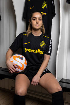 Daniella Famili