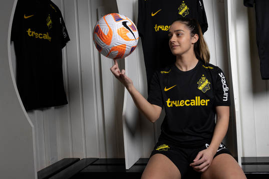 Daniella Famili