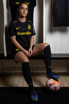 Daniella Famili