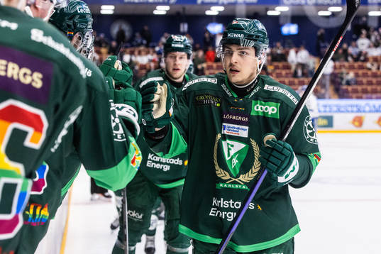 Färjestads Max Lindroth jublar