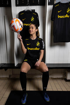 Daniella Famili