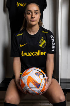 Daniella Famili