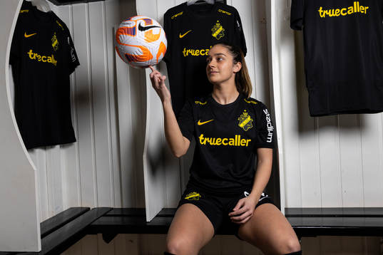 Daniella Famili