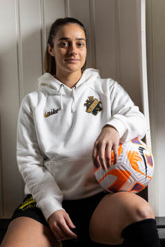 Daniella Famili