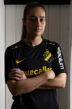 Daniella Famili