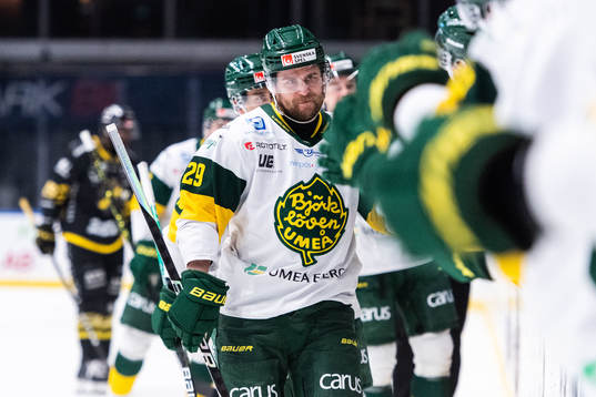 Björklövens Alexander Wiklund jublar