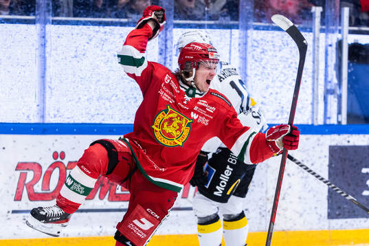Moras Anton Heikkinen jublar