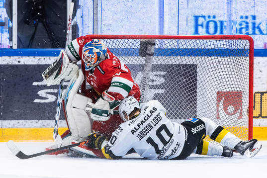 Moras målvakt Kari Piiroinen och Västerås Jimmie Jansson