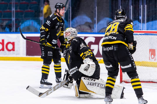 AIKs Thimo Nickl, målvakt Niklas Lundström och Alexander