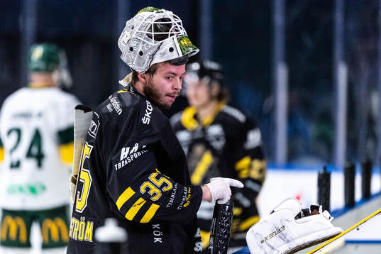 AIKs Målvakt Niklas Lundström deppar