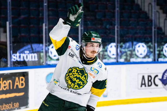 Björklövens Joel Mustonen jublar