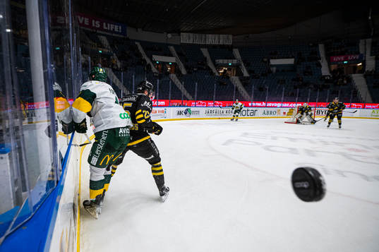 Björklövens Maxime Fortier och AIKs Renars Krastenbergs