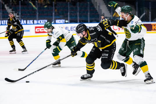 AIKs Axel Wemmenborn och Björklövens Nicholas Schilkey