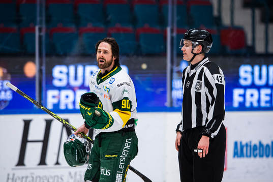 Björklövens Alex Hutchings reagerar