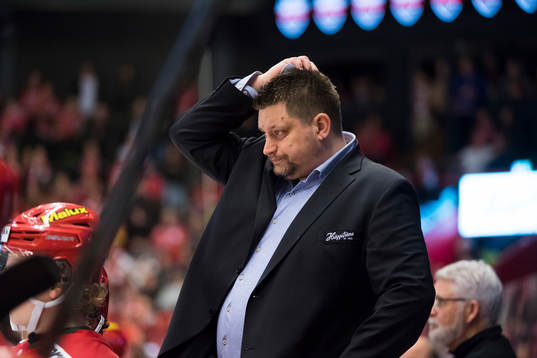 Modos tränare Mattias Karlin deppar
