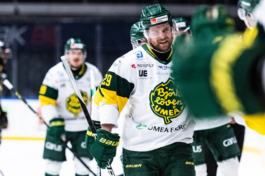 Björklövens Alexander Wiklund jublar