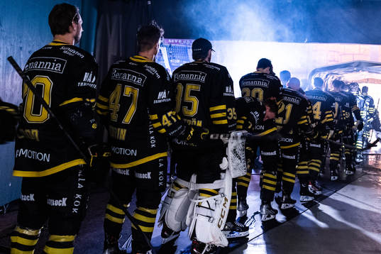 AIKs Erik Flood, Eric Norin och Målvakt Niklas Lundström