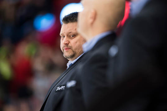 Modos tränare Mattias Karlin
