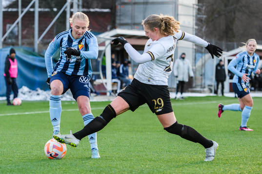 Djurgårdens Stinalisa Johansson och AIKs Julia Laukström