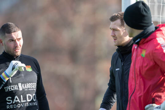 målvakt Mergim Krasniqi , Målvakt Erik Krantz samt