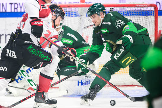 Örebros Rihards Marenis och Färjestads Brandon Davidson