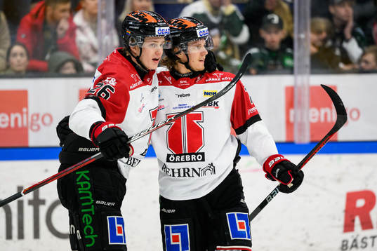 Örebros Elias Pettersson och Marcus Hardegård jublar