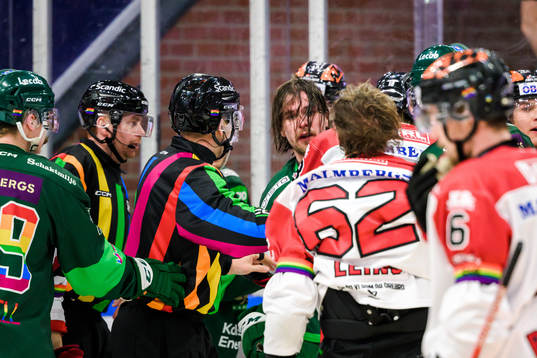 Färjestads Linus Johansson och Örebros Robert Leino