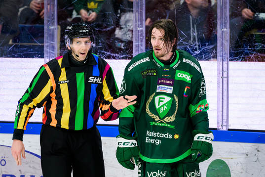 Färjestads Linus Johansson deppar