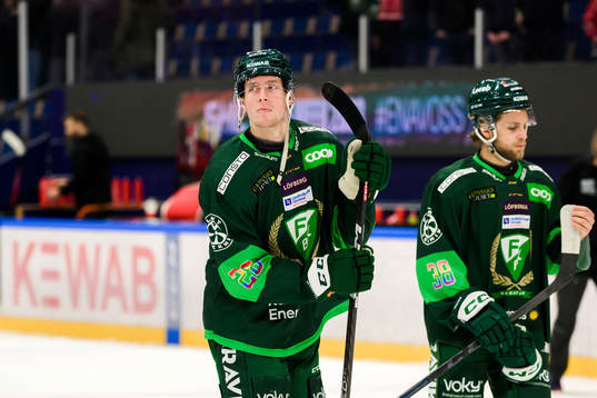 Färjestads Mattias Göransson och Joel Nyman deppar