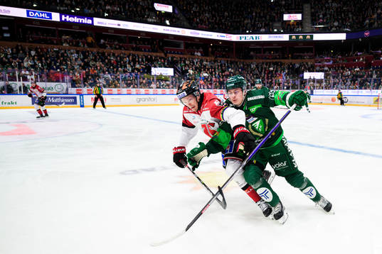 Örebros Gustav Backström och Färjestads Lucas Forsell