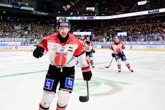 Örebros Rasmus Rissanen jublar