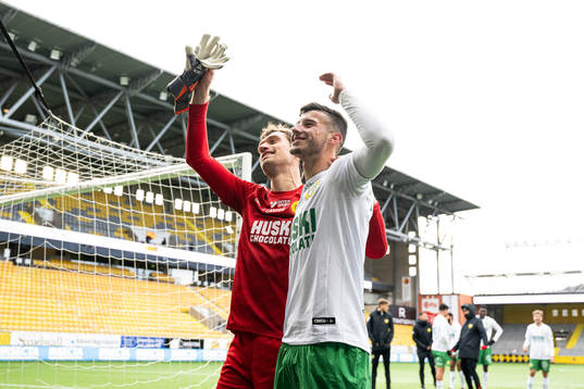 Hammarbys målvakt Davor Blazevic och Viktor Djukanovic