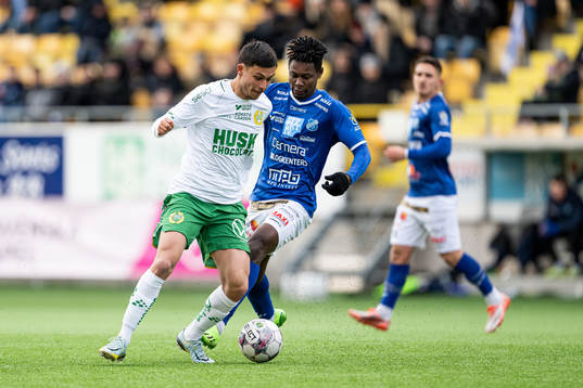 Hammarbys Alper Demirol och Norrbys Henry Atola
