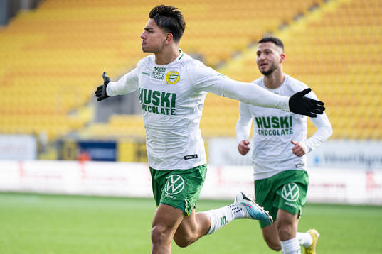 Hammarbys Jusef Erabi jublar med Abdelrahman Saidi i