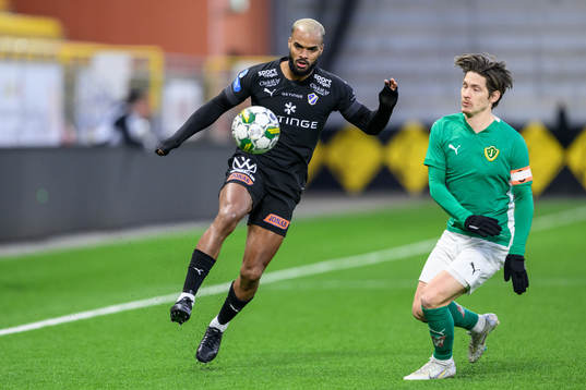 Halmstads Phil Ofosu-Ayeh och Emirhan Gecer Robin Book