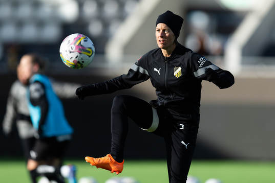 Häckens Aivi Luik innan fotbollsmatchen i Svenska Cupen