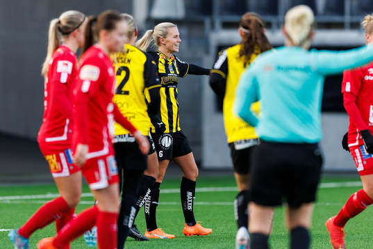 Häckens Josefine Rybrink jublar