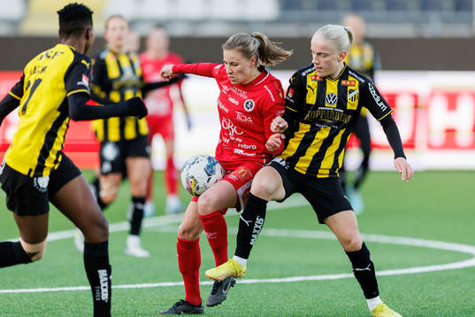 Örebros Katariina Kosola och Hammarbys Häckens Anna