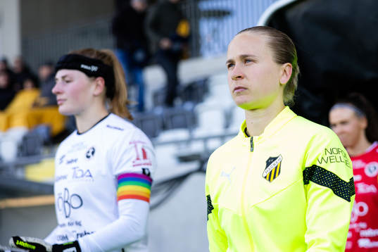 Häckens Filippa Curmark innan fotbollsmatchen i Svenska