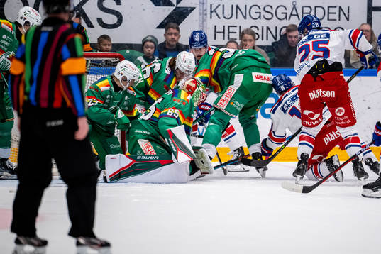 Oskarshamns Niclas Burström oroar framför Rögles