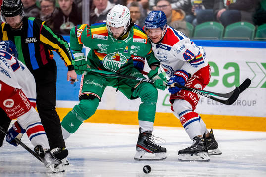 Rögles Dennis Everberg  och Oskarshamns Johan Johnsson