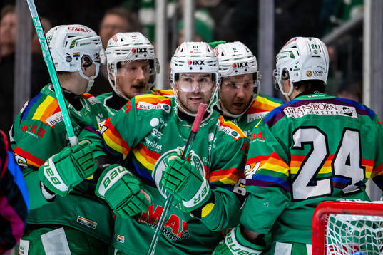 Rögles Ludvig Larsson  jublar