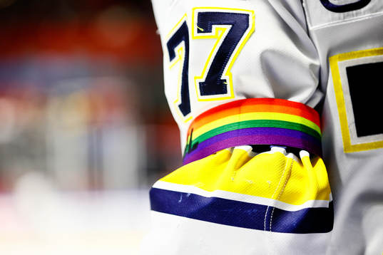 Armbindel på HV71s Herman Hansson