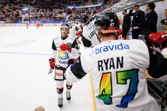 Malmö Redhawks Johan Olofsson jublar