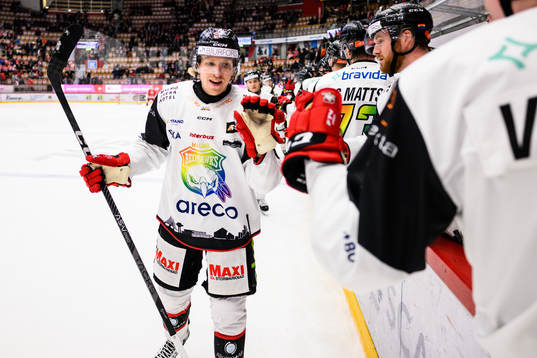 Malmö Redhawks Marcus Sylvegård jublar