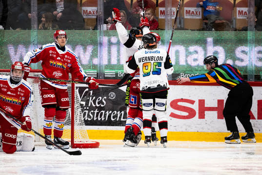 Malmö Redhawks Carl Söderberg jublar
