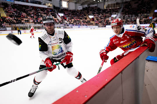 Malmö Redhawks Kim Rosdahl och Timrås Joonas Lyytinen